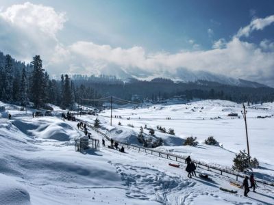Pahalgam valley scenic view Kashmir tour package